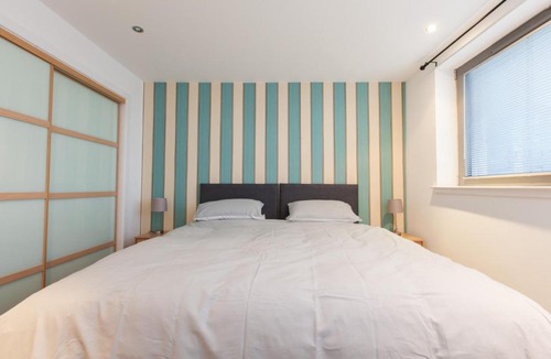 Newhaven Apartment | Spacious Harbour Flat W/View for 4 in Newhaven