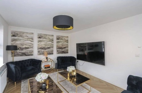 Patchway House | Spacious Home | 3 Car Spaces