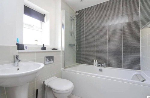 Patchway House | Spacious Home | 3 Car Spaces