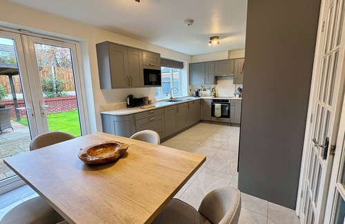 Winterley House | Spacious Home in Charming Cheshire Village