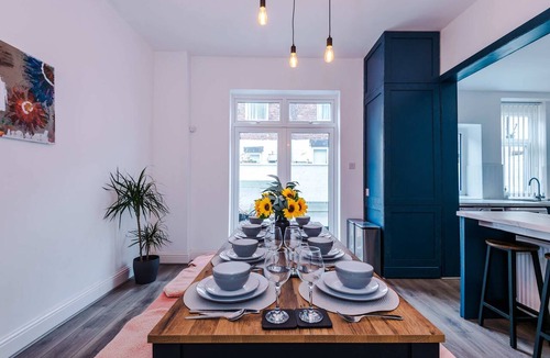 Anfield House | Spacious Home Sleeps 7 in the Heart of Anfield
