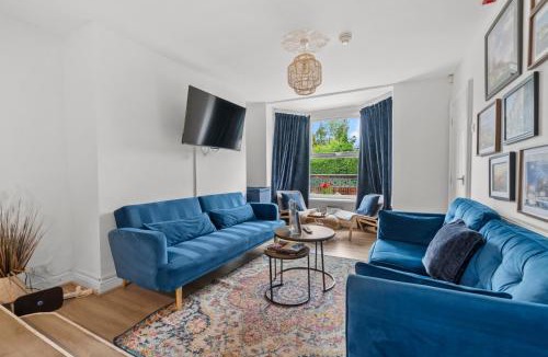 Pontrilas House | Spacious Home, Walk to City Centre & Free Parking