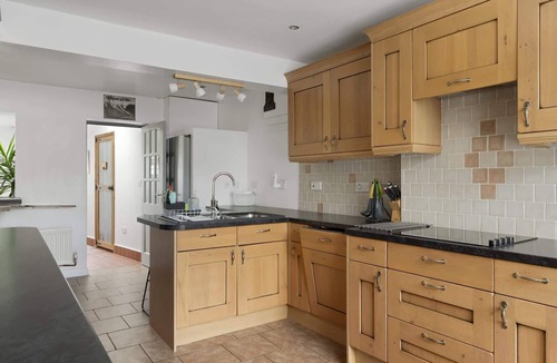 Barnstaple House | Spacious House Large Patio & Free Parking