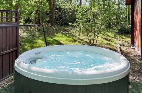 Overton-on-dee Ski Chalet | Spacious lodge with modern styling features.