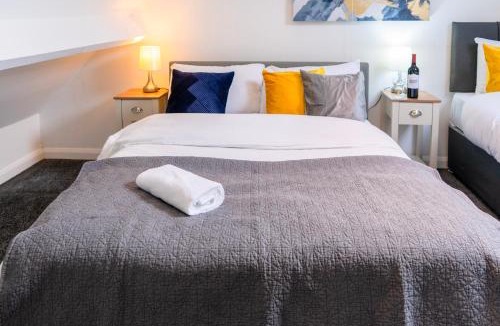 Walsall House | Spacious Luxurious Serviced Accommodation 1
