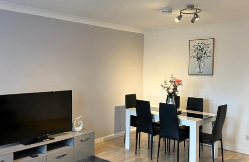 Broughty Ferry Apartment | Spacious, modern 3 bedroom luxury flat in centre location