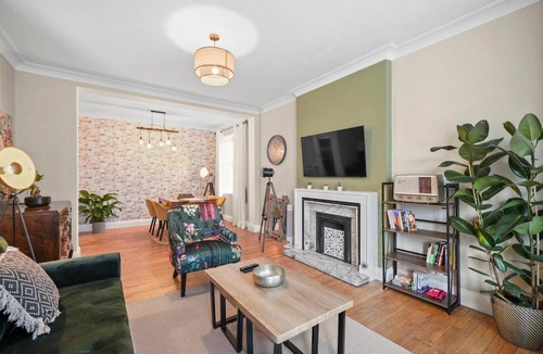 Hendon Apartment | Spacious Modern 3 Bed Apartment in Hendon NW4