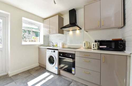 Cathays House | Spacious Modern 3-Bed House | Sleeps 6 - Pass the Keys