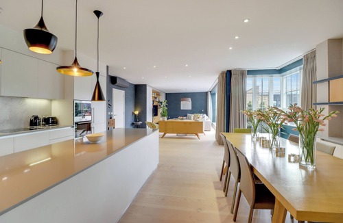 Soho Apartment | Spacious Modern Designer Soho Flat with AirCon, 24 Hour Concierge and Terrace
