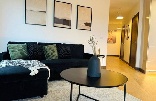 Maidstone Apartment | Spacious Modern Flat | Balcony, Free Parking | 3min City Centre