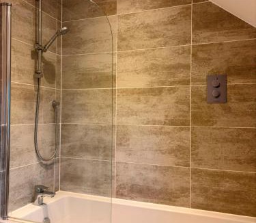 Sittingbourne Villa | Spacious & Modern House in Sittingbourne
