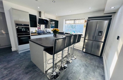 Filton House | Spacious Open-Plan Modern House w/Garden&Parking