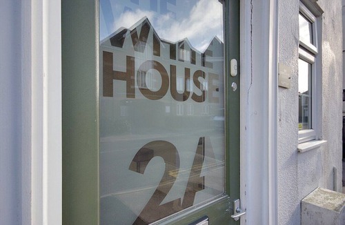 Poole Apartment | Spacious Open Planned Modern Quirky Maisonette
