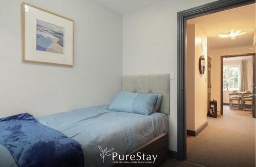 Sheffield Apartment | Spacious & Practical 2-Bedroom Sheffield Flat by PureStay