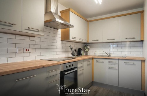 Sheffield Apartment | Spacious & Practical 2-Bedroom Sheffield Flat by PureStay