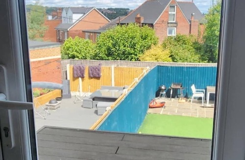 Hillsborough House | Spacious Private Studio Flat with En-Suite | Ground Floor Comfort in Sheffield
