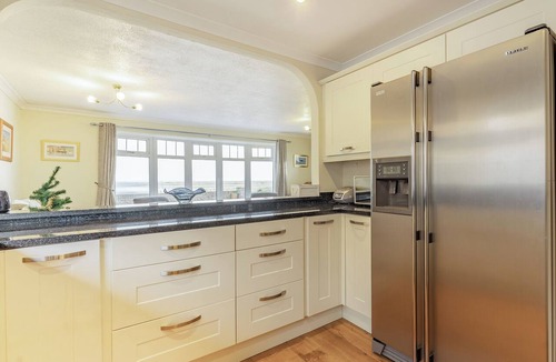 Lydd Cottage | Spacious property and stunning sea views in great location.