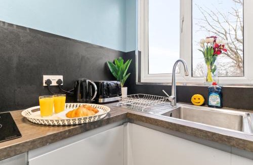 Moseley Apartment | Spacious Quiet - 1 Bedroom Flat