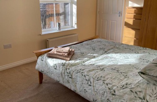 Skegby House | Spacious, Quiet, Sleeps 13, 3 Bathrooms, 2 Parking, Park, KIA1