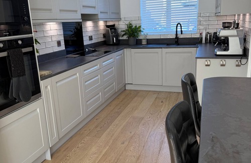Cranbrook Cottage | Spacious Refurbished Cottage. Good village Location. Short & Long Stays Welcome.