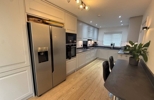 Cranbrook Cottage | Spacious Refurbished Cottage. Good village Location. Short & Long Stays Welcome.