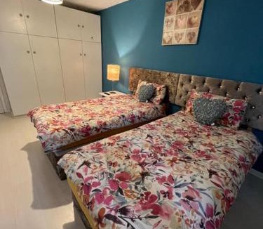 Cribbs Causeway House | Spacious Room