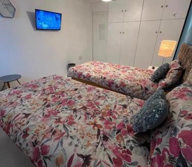Cribbs Causeway House | Spacious Room
