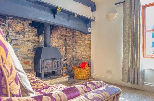 Kewstoke House | Spacious-Rustic Cottage-Dog Friendly-w log burner