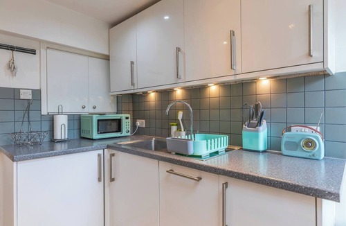 Littlehampton Apartment | Spacious Seafront Apartment, Garden & Free Parking