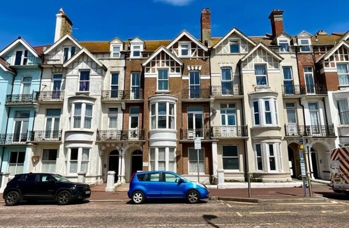 Bexhill-on-Sea Apartment | Spacious seafront 1 Bed Bexhill flat