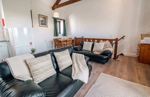 Widemouth Bay House | Spacious Seaside Cottage near Bude w Garden Access