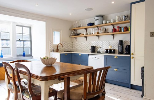 St Leonards-On-Sea House | Spacious Seaside Home with Cinema Room - Pass the Keys