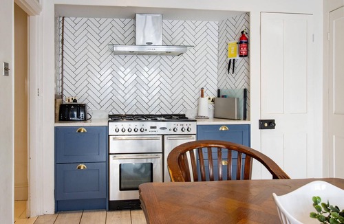 St Leonards-On-Sea House | Spacious Seaside Home with Cinema Room - Pass the Keys