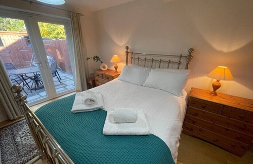 Cambridge House | Spacious Two Bed in Picturesque Madingley Village