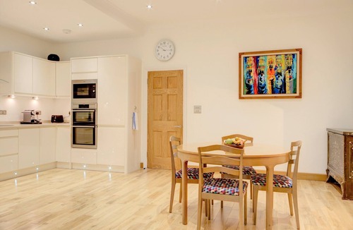 Cheltenham Apartment | Spacious two-bedroom apartment located in the heart of Cheltenham.