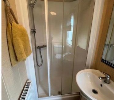 Great Yarmouth Resort | Spacious & welcoming 6th Berth Caravan California Cliffs Holiday Park, Norfolk Coast