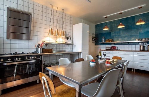 Beaumaris Villa | Spinnaker House - Eight Bedroom Villa, Sleeps 16