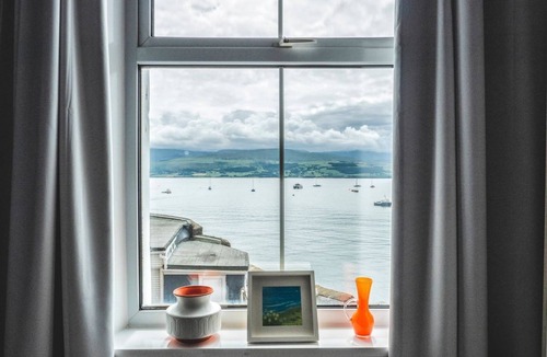 Beaumaris Villa | Spinnaker House - Eight Bedroom Villa, Sleeps 16