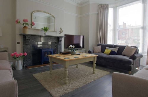 South Cliff House | Spinnaker House - Sleeps 17 in luxury - South Bay, Scarborough
