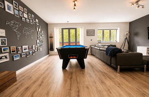 Chelmsford Apartment | Split level unique large 2BDR apartment