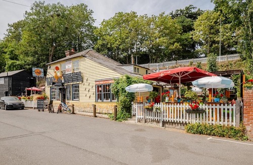 Rye House | Spring Crescent Cottage in Rye