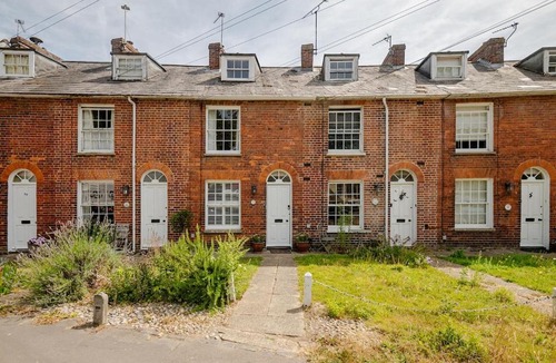 Rye House | Spring Crescent Cottage in Rye