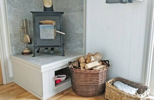 Rowrah Cottage | Spring Meadow Shepherds Hut