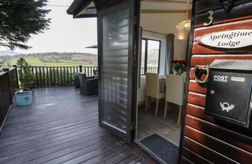 Rhyd-y-foel House | Springtime Lodge