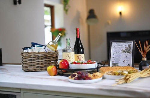Hawkinge House | Squirrel Cottage