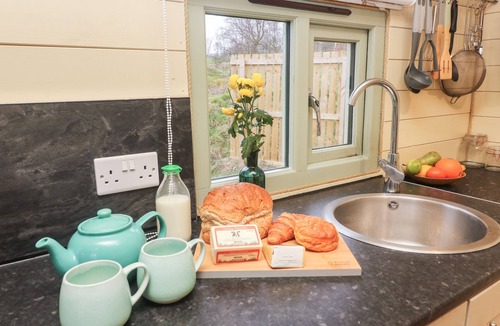 Sutton-in-Craven Cottage | SQUIRREL, pet friendly, character holiday cottage in Cross Hills