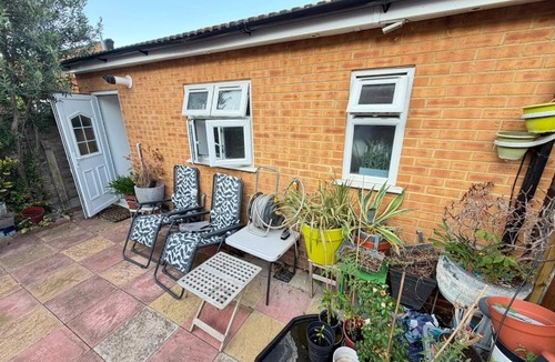 Longbridge Apartment | SRA Large Private one bedroom
