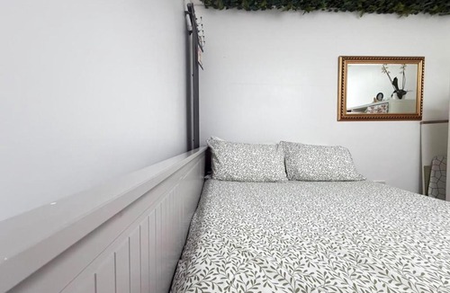 Longbridge Apartment | SRA Large Private one bedroom