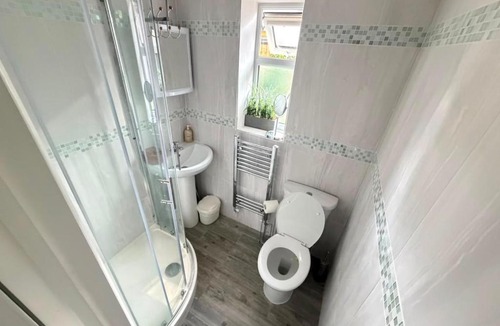 Longbridge Apartment | SRA Large Private one bedroom