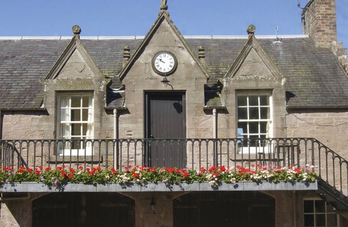 Perth Apartment | STABLE FLAT, pet friendly, with a garden in Scone